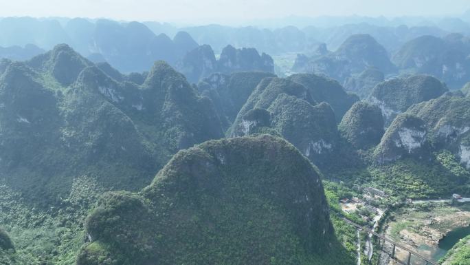 航拍广西峰峦叠嶂喀斯特地貌自然奇观小三峡