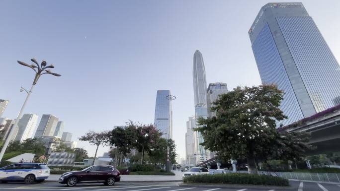开车行驶在深圳道路车流交通城市车窗外风景
