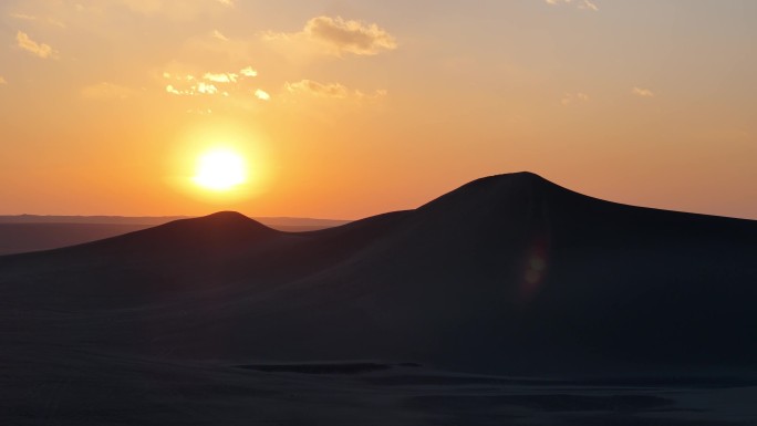 原创航拍新疆哈密沙漠戈壁夕阳