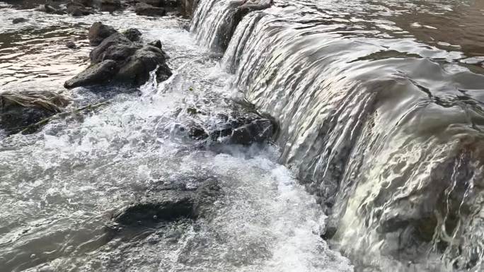 流水水坝溪流水花慢速流水