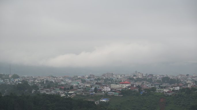 缅甸北部重要城市木姐在云雾之中漏出