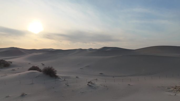 原创航拍新疆哈密沙漠戈壁公路旅游