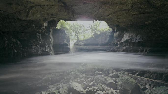 天坑洞穴秘境
