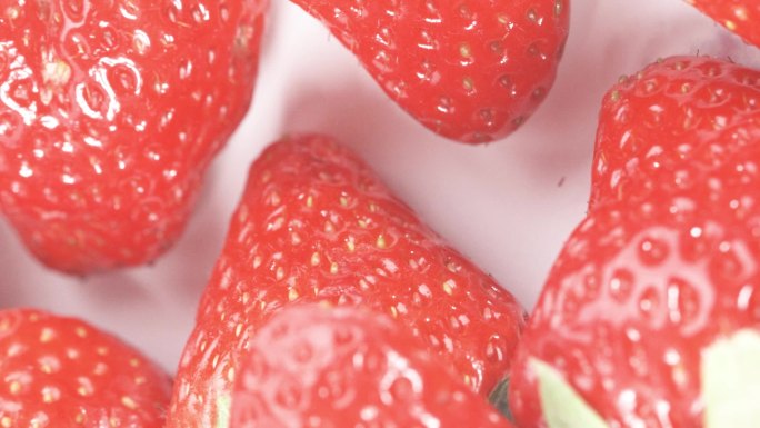 草莓新鲜草莓水果展示
