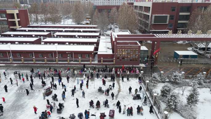 下雪天航拍燕达实验小学