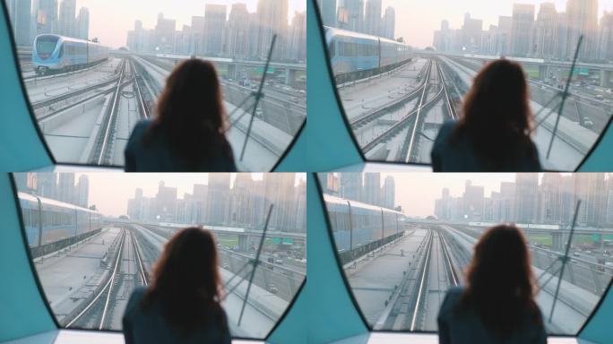 日落时分乘坐迪拜地铁的女子
