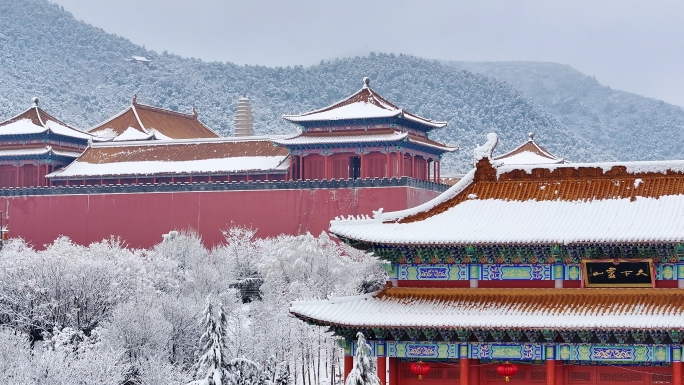 冬天大雪幽静寺庙洛阳旅游灵山