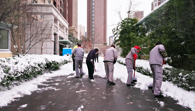 4k小区物业铲雪 保安铲雪 雪天清理积雪