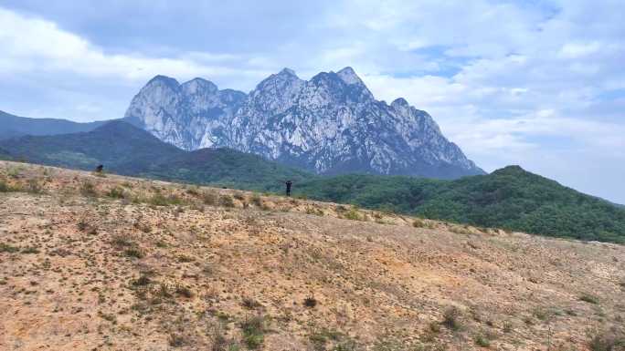 拥抱高山