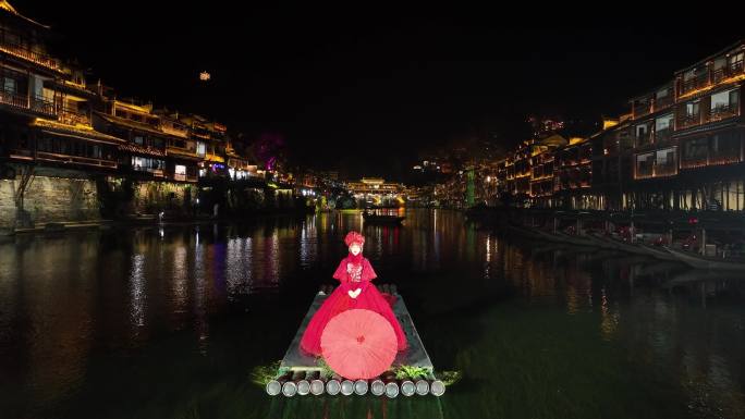 航拍湖南湘西凤凰古城沱江夜景吊脚楼原素材