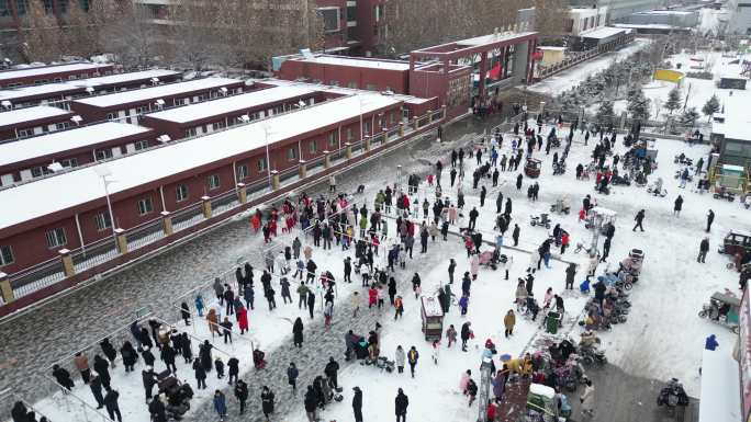 下雪天航拍燕达实验小学