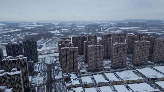 航拍下雪天马路