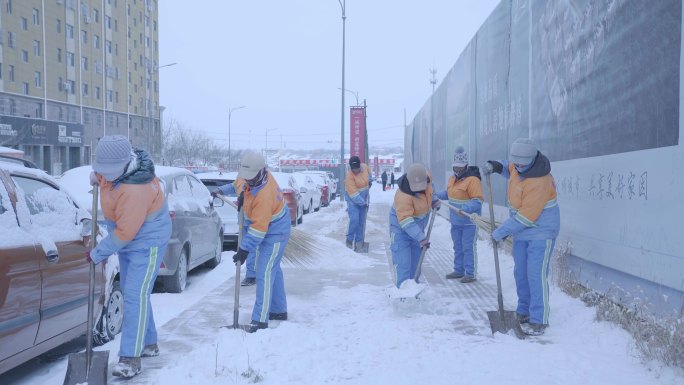 环卫工人铲雪扫雪一组视频