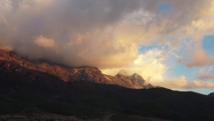 日照金山