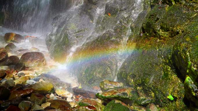 山水间的细雨绵绵