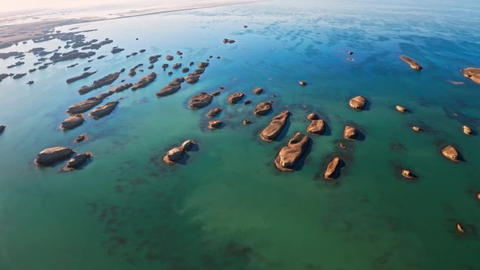 青海乌苏特水上雅丹