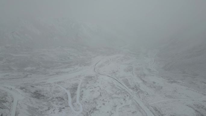 航拍甘孜州巴塘雪山雪景，海拔5000米