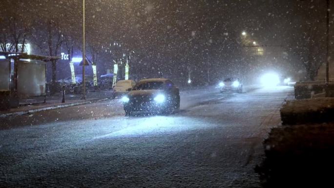 夜间的大雪