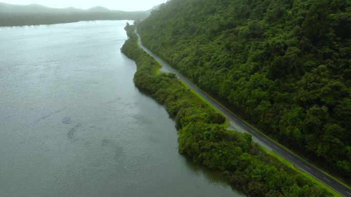 4K新西兰湖畔森林公路旅行车航拍