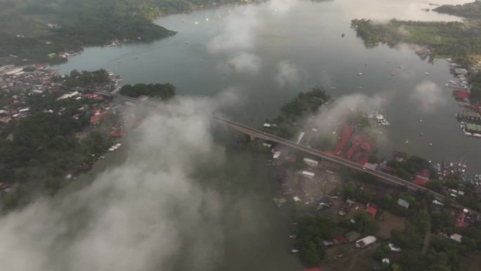 Puente de Río杜尔塞大桥危地马拉低云，空中