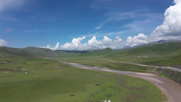 草原河流