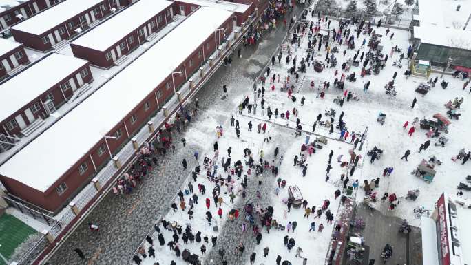 下雪天航拍燕达实验小学