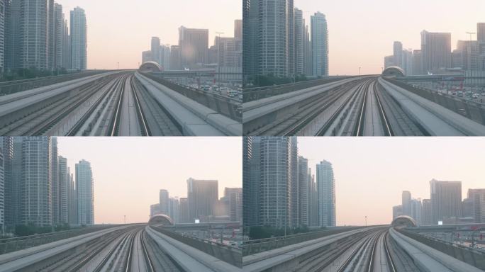 日落时分的迪拜地铁