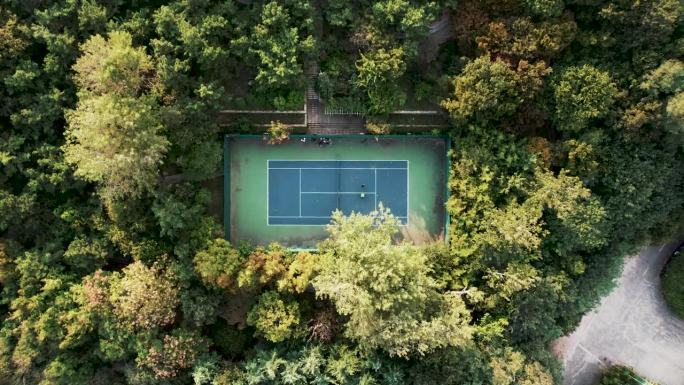 网球场鸟瞰图网球