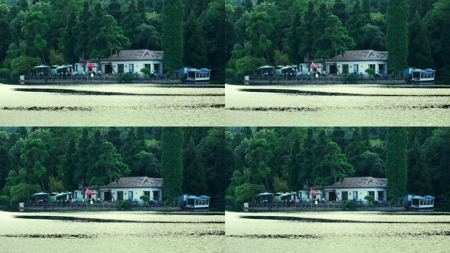 湖边的房子