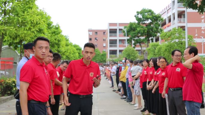 高考 家长 老师 迎接考生 助力高考