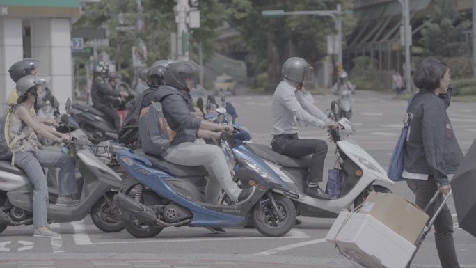 台湾街头 摩托车流 骑士 灰度 车流 车