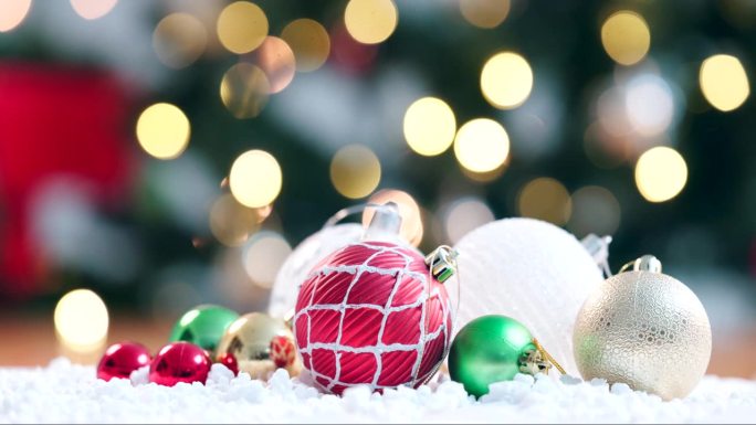 圣诞节，庆祝和节日的装饰在地板上为节日季的特写。事件，十二月和雪花装饰在客厅的家庭庆祝或传统