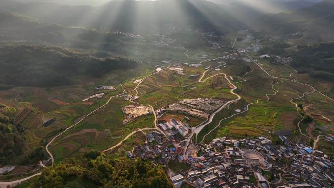 光照大地 村庄 航拍