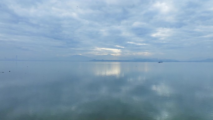 深圳湾水面天空之境