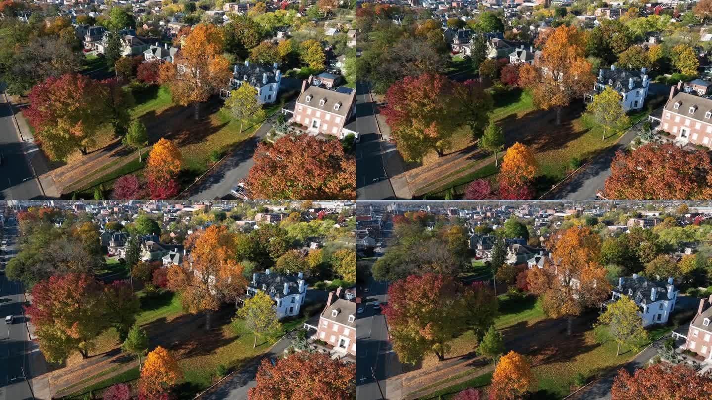 秋天，美国小镇上的殖民地房屋。天线。