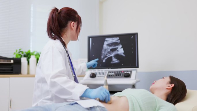 女性腹部超声检查孕妇做产检