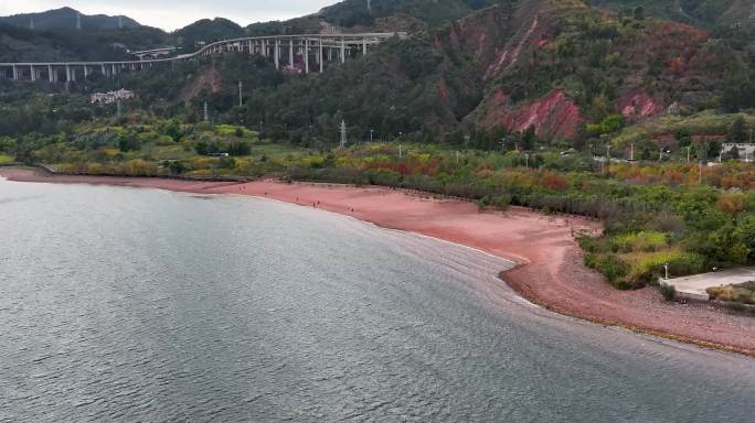 航拍云南澄江市抚仙湖红沙滩风光