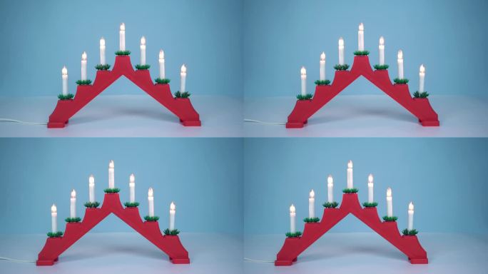 传统的圣诞烛台，在蓝色背景上有七根蜡烛