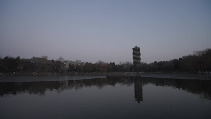 北京大学未名湖博雅塔延时