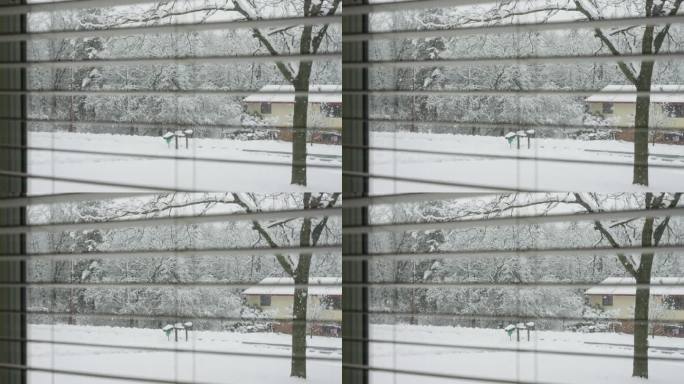 下雪的时候用百叶窗向窗外看