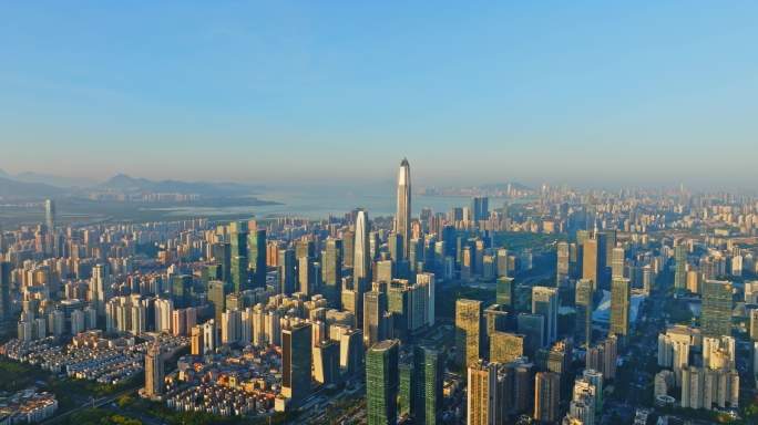 清晨阳光照在深圳城市地标