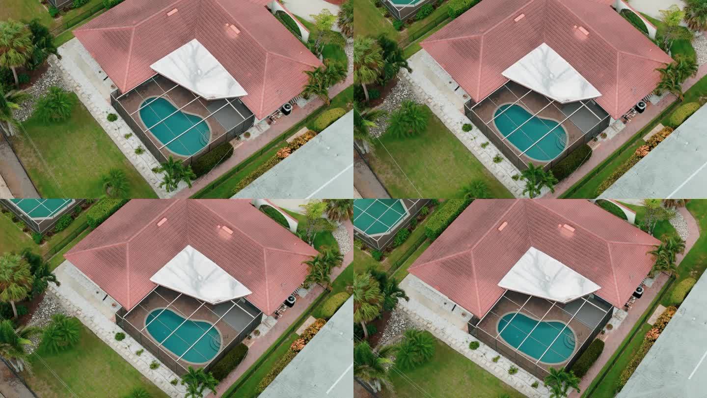 鸟瞰图上的游泳池和阳台在佛罗里达的房子