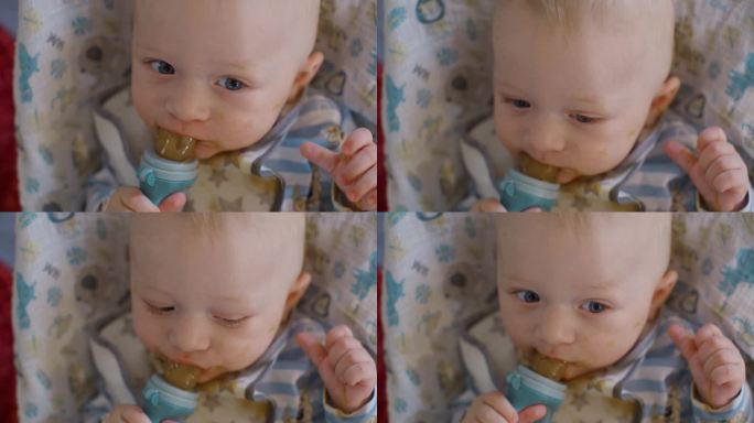 宝宝在家里吃奶嘴泥的高角度照片