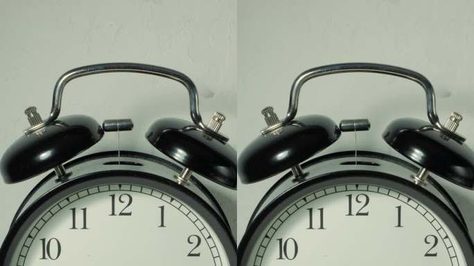 时钟从白天到夜晚的垂直时间偏移。
