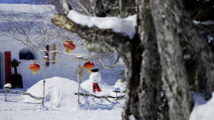 东北吉林雪后红灯笼下的雪人