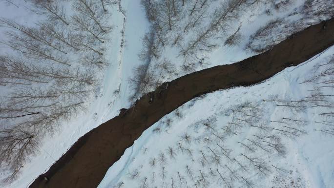 4K航拍雪景森林 河流