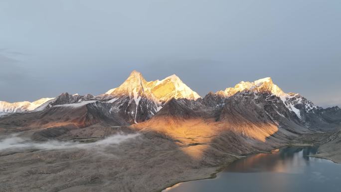 西藏阿玛直米雪山航拍