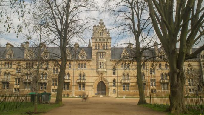 时间流逝，牛津大学克赖斯特彻奇学院顺利退出