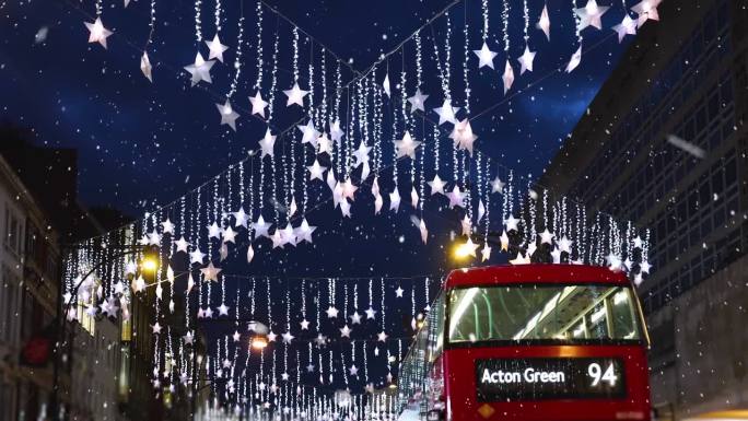 伦敦街道上装饰着圣诞彩灯