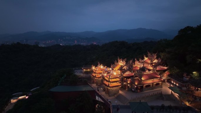 台北山上的夜景傍晚黄昏仿古复古台北故宫